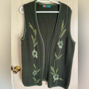 Vintage WU’S Sweater Olive Green Floral Angora Blend Vest Sz Large